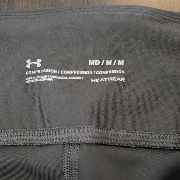 Under Armour compression capri leggings- gray/light gray/peach size medium - Picture 3 of 4